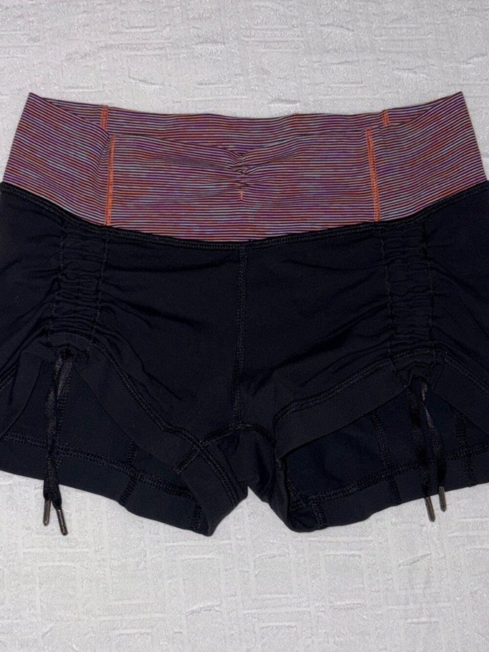 Like New Lululemon Hot N Sweaty Shorts 2.5 Black Wee Are From Space Yoga S 4 - Picture 9 of 9